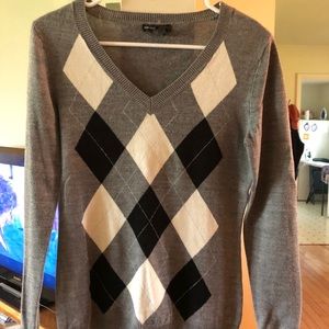 Long sleeve pullover gray argyle sweater
